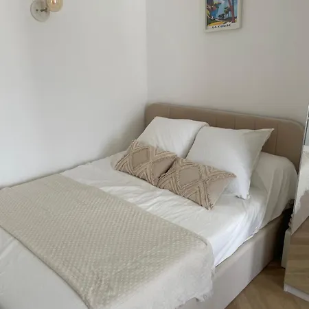 Perche Sur Les Toits, Avec Ascenseur, 16 Eme Quartier Calme Securise- Proche Quai Seine * 巴黎