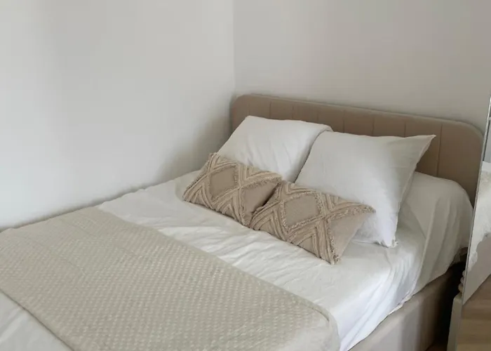 Perche Sur Les Toits, Avec Ascenseur, 16 Eme Quartier Calme Securise- Proche Quai Seine * باريس
