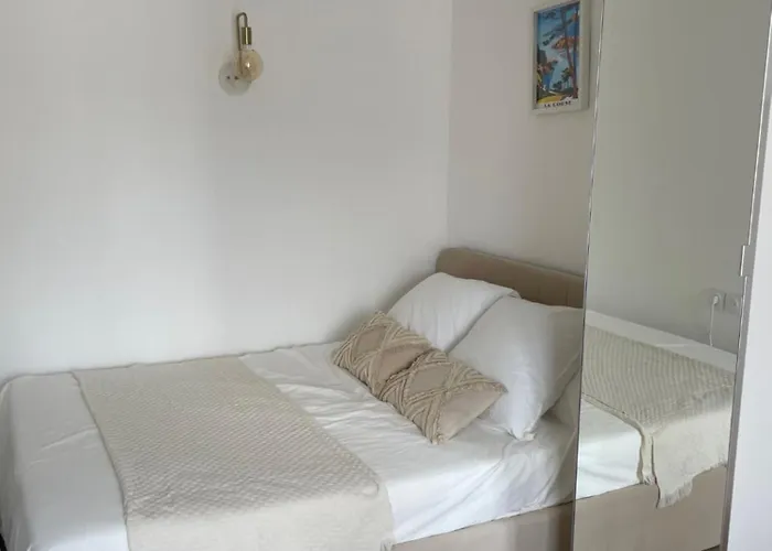 Perche Sur Les Toits, Avec Ascenseur, 16 Eme Quartier Calme Securise- Proche Quai Seine *