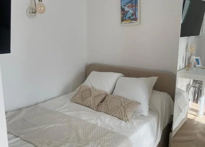 شقة Perche Sur Les Toits, Avec Ascenseur, 16 Eme Quartier Calme Securise- Proche Quai Seine *