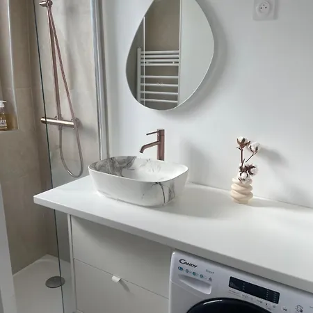 Perche Sur Les Toits, Avec Ascenseur, 16 Eme Quartier Calme Securise- Proche Quai Seine Roland Garros * Παρίσι
